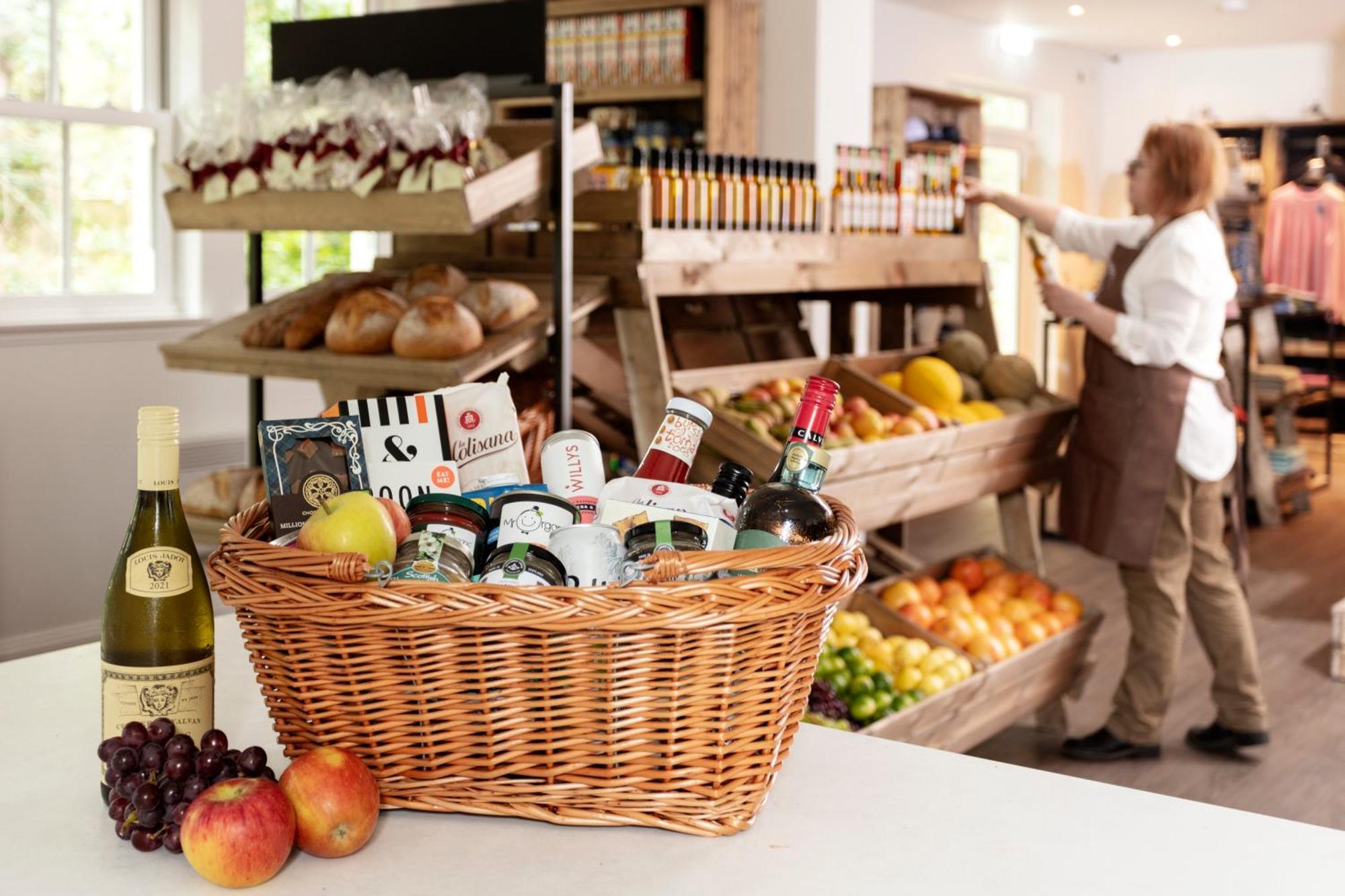 Schloss Roxburghe, Part Of Destination By Hyatt Eksteriør billede A typical shopping basket