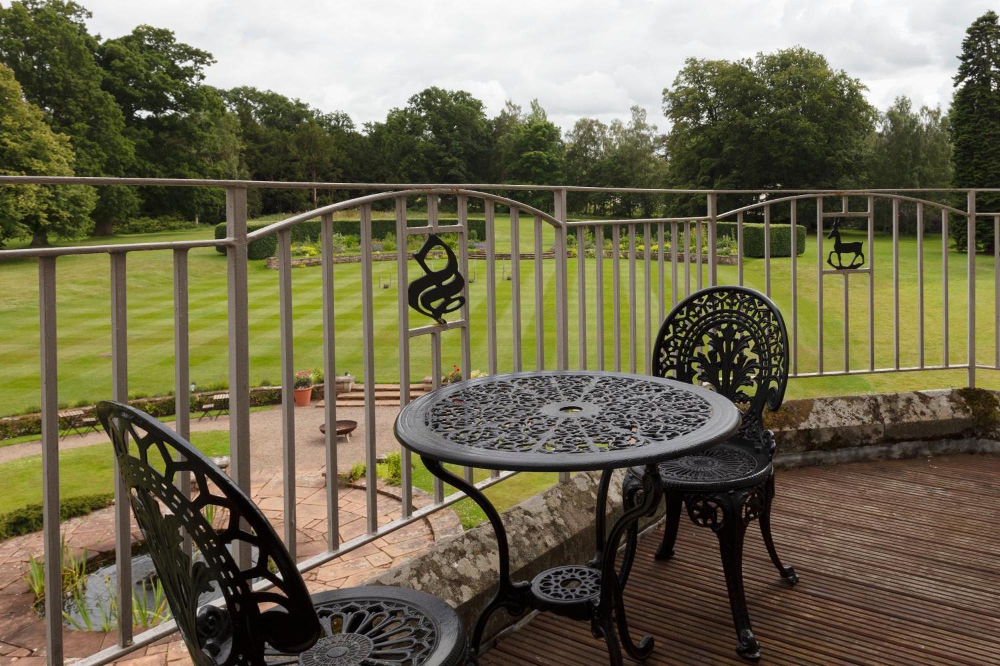 Schloss Roxburghe, Part Of Destination By Hyatt Eksteriør billede The balcony at the hotel