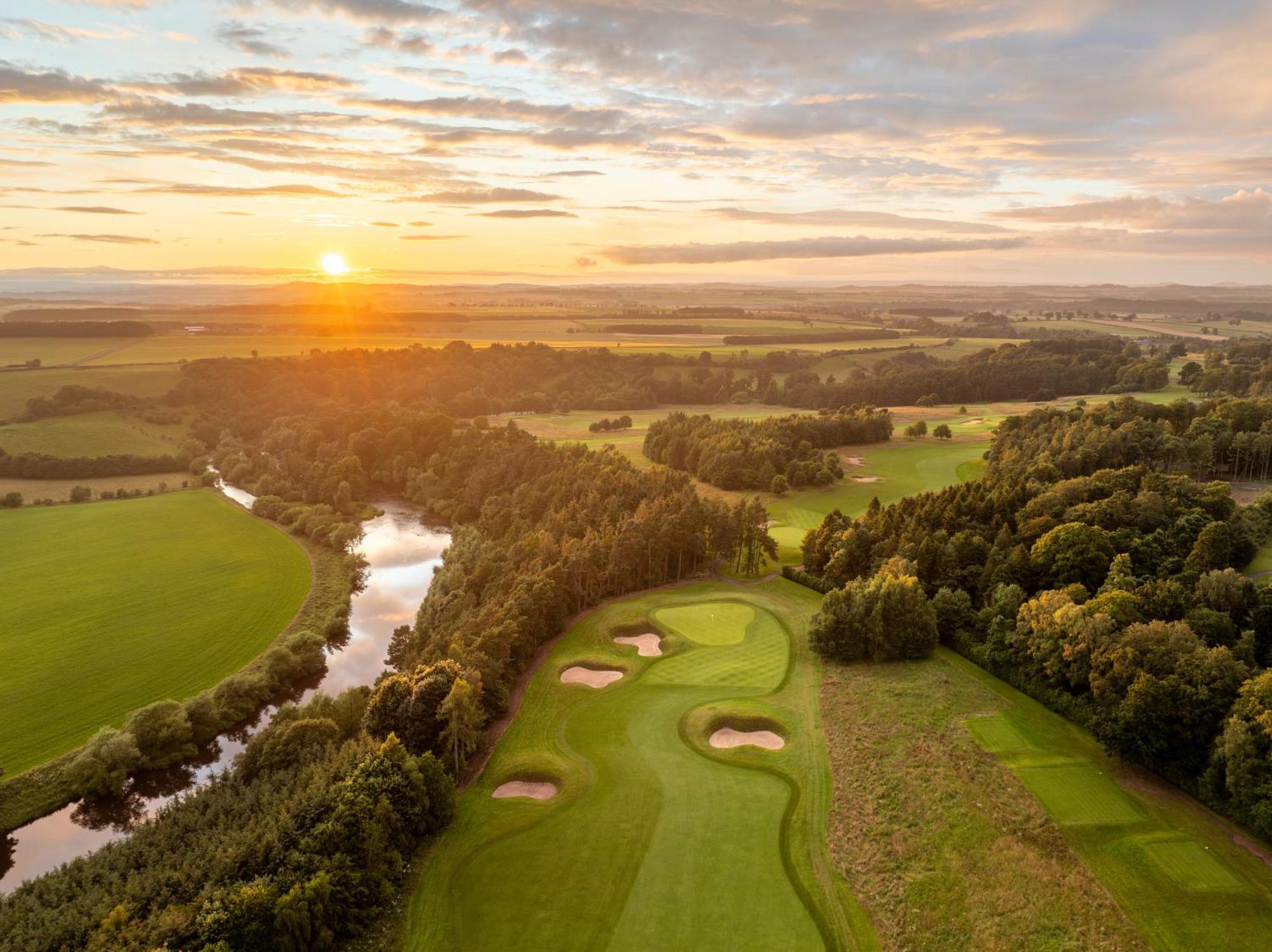 Schloss Roxburghe, Part Of Destination By Hyatt Eksteriør billede The 18th hole at the Old Golf Course