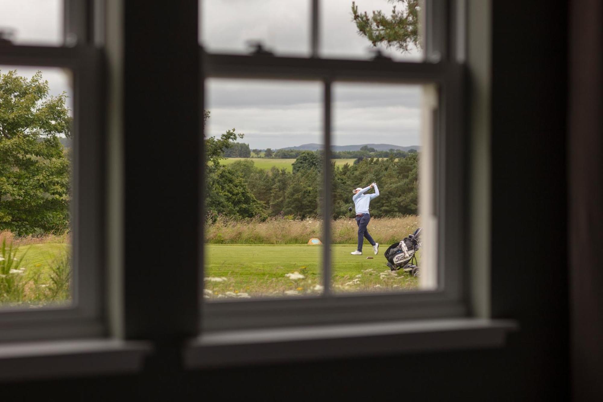 Schloss Roxburghe, Part Of Destination By Hyatt Eksteriør billede Golf course view from the hotel