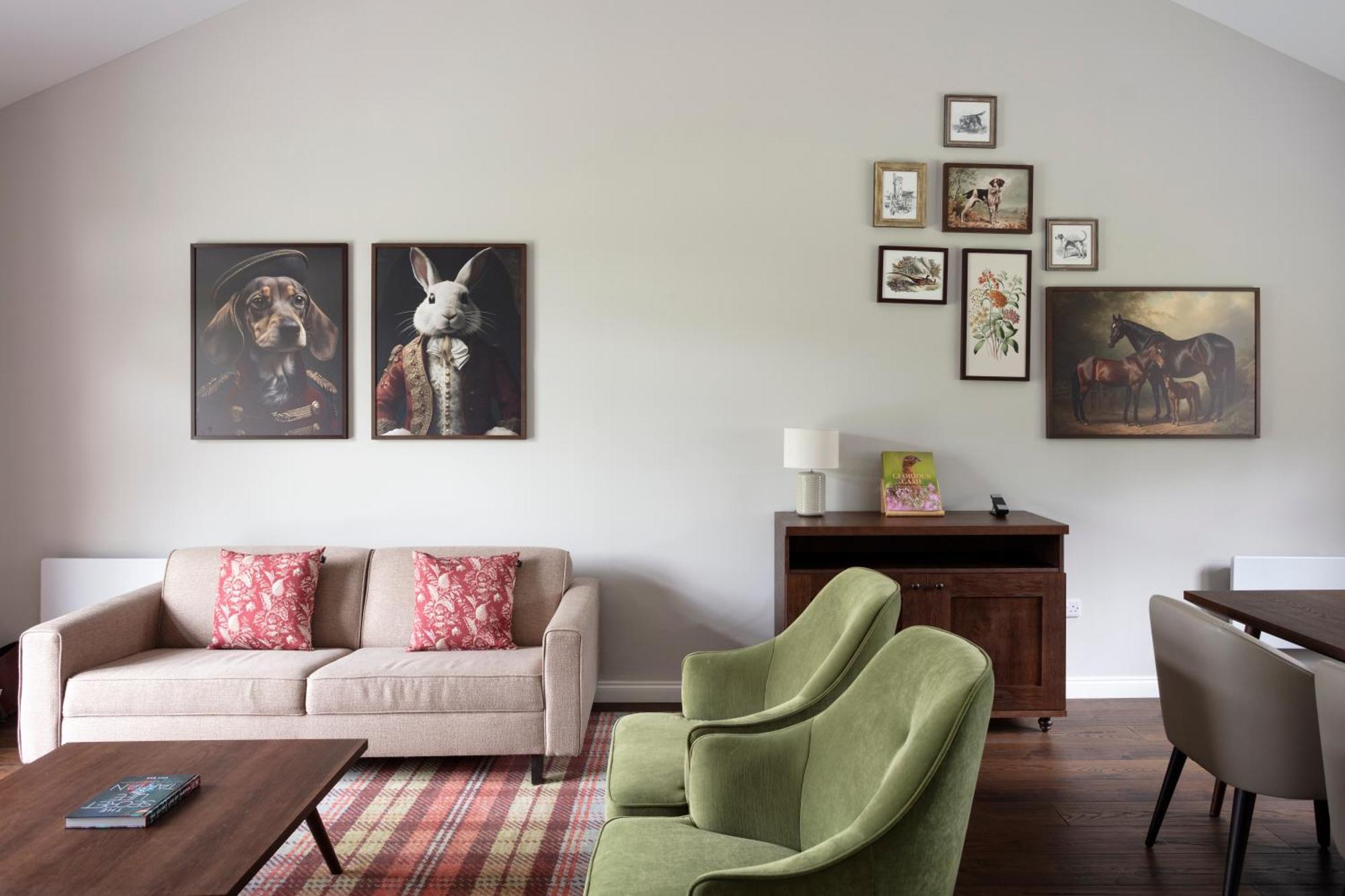 Schloss Roxburghe, Part Of Destination By Hyatt Eksteriør billede A living room with a sofa and two armchairs